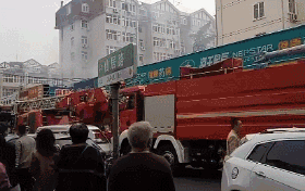 突發(fā)！青島一居民樓發(fā)生爆燃！已造1人死亡，7人受傷！3公里外有震感…