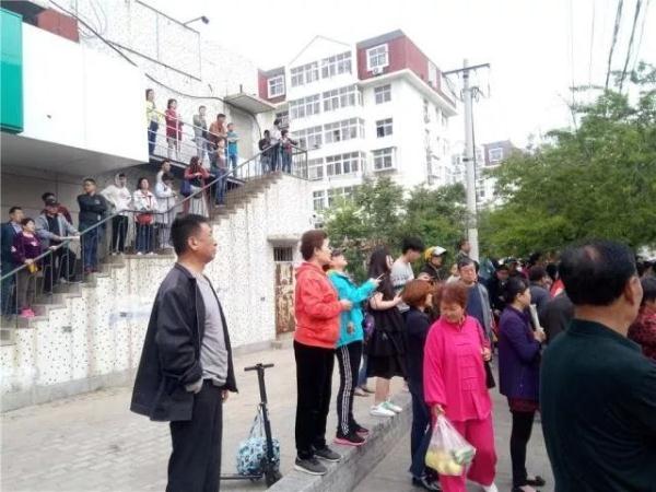 突發(fā)！青島一居民樓發(fā)生爆燃！已造1人死亡，7人受傷！3公里外有震感…