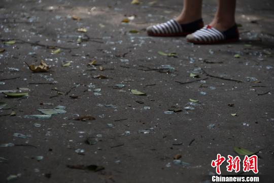 圖為煤氣爆燃民房。 朱柳融 攝